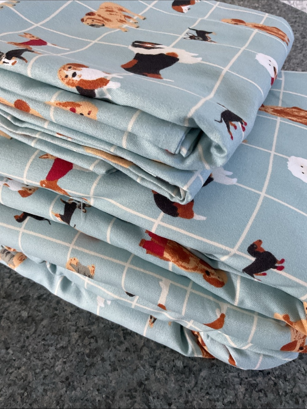 Cuddle Duds full size sheet set. Dogs!🐩